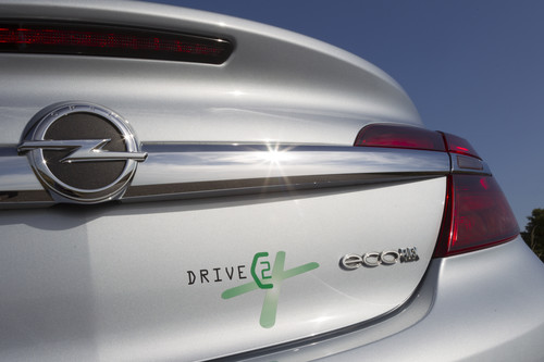 Opel nahm mit einen speziell ausgestatteten Insignia am Forschungsprojekt „Drive C2X“ teil.