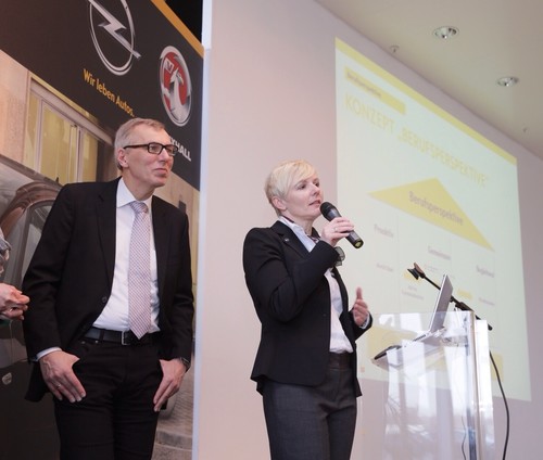 Opel-Personalleiterin Bettina Dunkel und Luidger Wolterhoff, Chef der Bochumer Agentur für Arbeit.