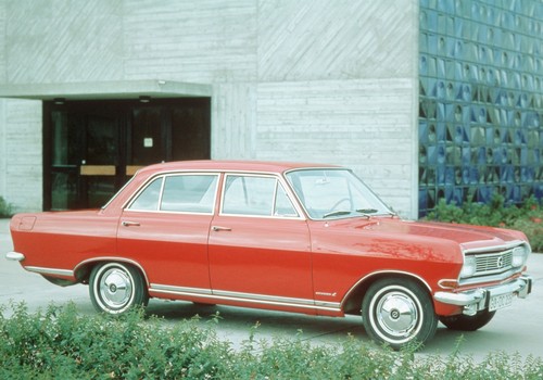 Opel Rekord B Luxus (1965- 1966).