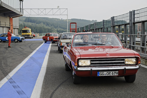 Opel Rekord C Cabrio bei der Creme 21 auf Spa-Francorchamps.