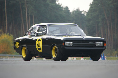Opel Rekord C „Schwarze Witwe“ (1968).