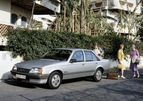 Opel Rekord E Berlina (1982 - 1986).