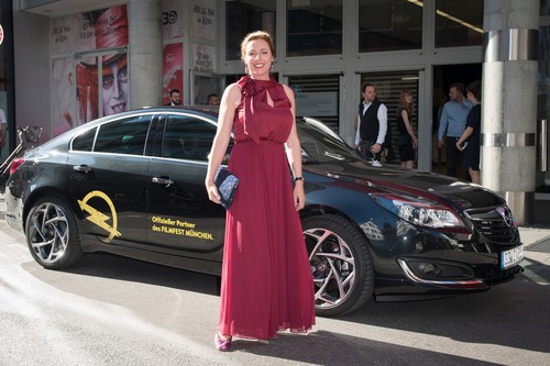 Opel stellt den Shuttle für das Filmfest München: Leiterin Diana Iljine.