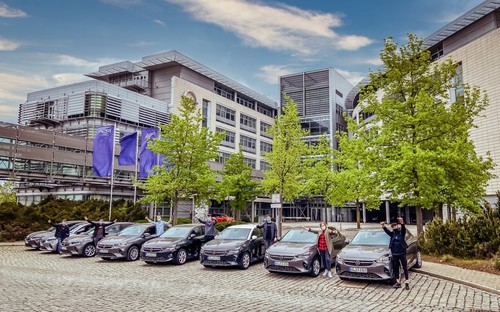 Opel untersützt die Corona-Initiative „Mainz hilft“ mit acht Corsa und Corsa-e.