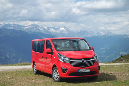 Opel Vivaro auf dem Corones in den Dolomiten.