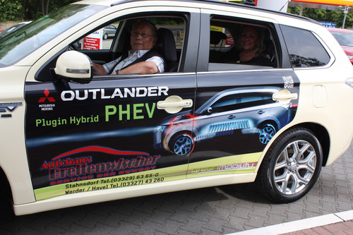 Ottfried Rennebarth nutzt einen Mitsubishi Plug-in Hybrid Outlander als Taxi.