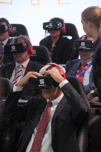 Pariser Autosalon 2016: VW-Vorstandsvorsitzender Mathhias Müller bei der virtuellen Pressekonferenz von Seat.