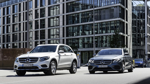 Parkplatzsuche mit Sensoren im Auto: Mercedes-Benz und Bosch erproben „Community-based Parking“.