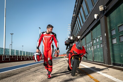 Passt zum Motorrad: Schutzkleidung aus der Ducati-Kollektion 2024.