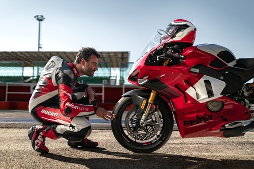 Passt zum Motorrad: Schutzkleidung aus der Ducati-Kollektion 2024.