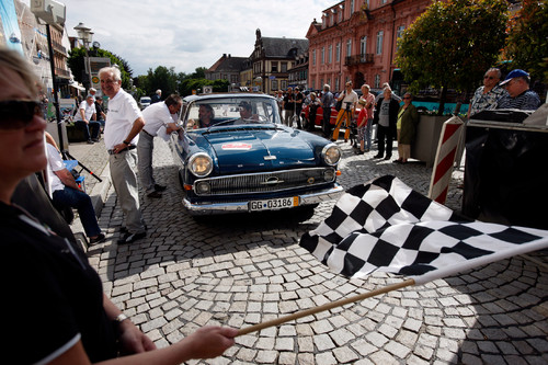 Paul Pietsch Classic 2013: Opel Kapitän von 1962 bei der Zieldurchfahrt.