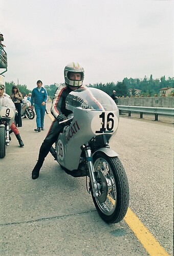Paul Smart auf der Ducati 750 in Imola 1972.