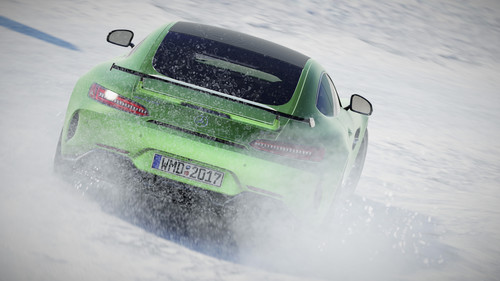 PC-Videospiel „Project Cars 2“: Mercedes-AMG GT R beim Driften auf der Eisstrecke.