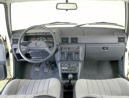 Peugeot 305 (1985).
