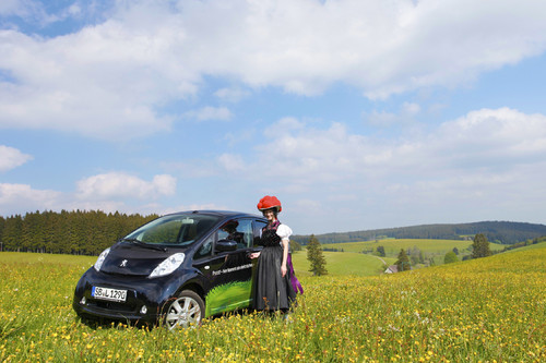 Peugeot stellt zehn Ion für das Projekt „Zukunftsmobilität in der Ferienregion Schwarzwald“ zur Verfügung.