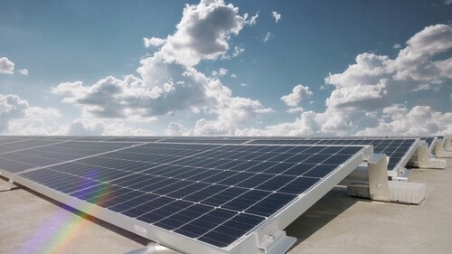 Photovoltaik-Anlage auf den Dächern der beiden Logistik-Hallen von Audi Hungaria.
