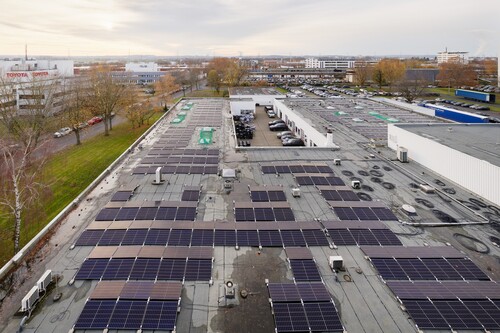Photovoltaikanlage auf dem Dach der Toyota-Deutschland-Zentrale in Köln.