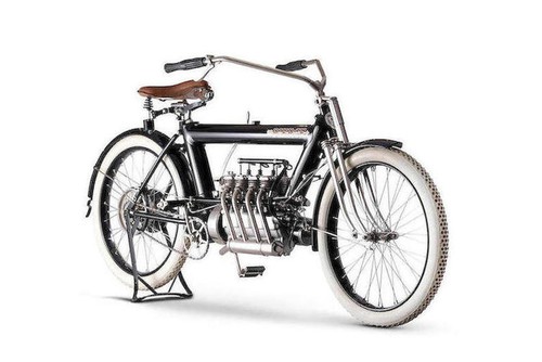 Pierce 688 cc Four (1910).