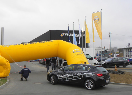 Pilotprojekt für das neue Erscheinungsbild von Opel-Händlern: Delta Automobile in Wiesbaden: Gleich kommen die Gäste.