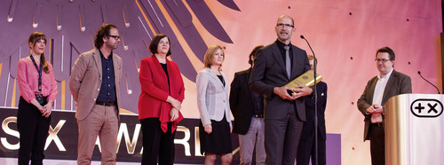 „Plus X Award 2015“: Klaus Bischoff, Leiter Volkswagen Design, nahm den Innovationspreis stellvertretend für sein Team entgegen.