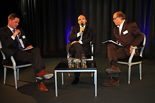 Podiumsdiskussion Redakteur Denis Astagneau (links), Christian Klingler und Redakteur Alexandre Guillet.