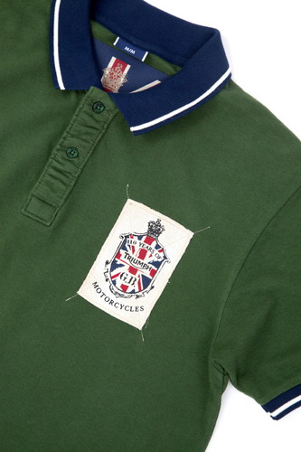 Polo-Shirt der 110th-Anniversary-Kollektion von Triumph.