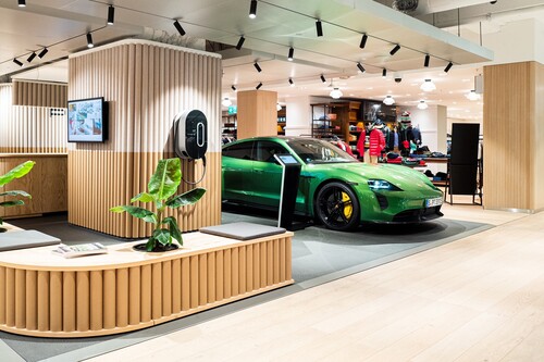 Pop-up-Store von Porsche im Kaufhaus Oberpollinger in München.