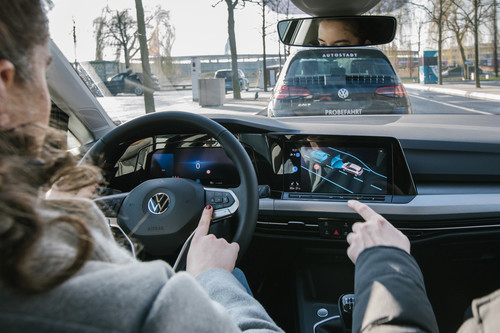 Porbefahrten mit dem VW Golf: Die Autostadt stellt die Fahrerassistenzsysteme in den Blickpunkt.