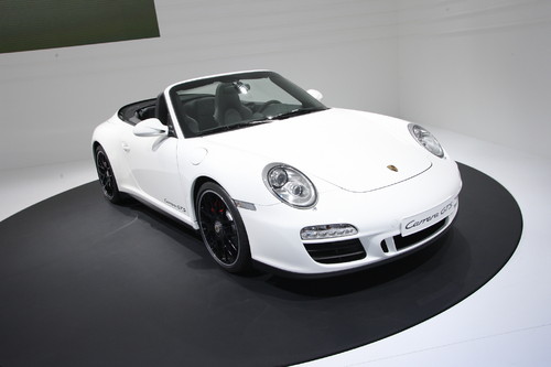 Porsche 911 Carrera GTS.