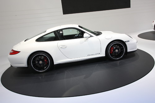 Porsche 911 Carrera GTS.