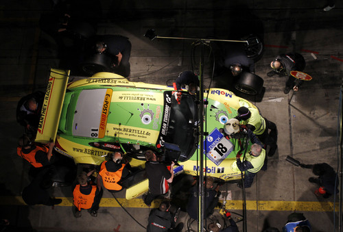 Porsche 911 GT3 RSR von Manthey Racing beim 24-Stunden-Rennen auf dem Nürburgring 2011.