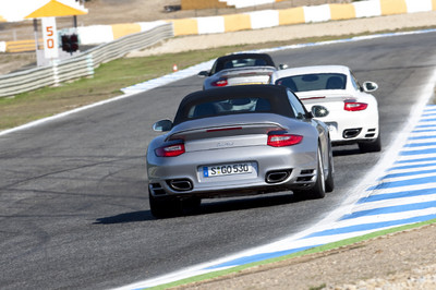 Porsche 911 Turbo: Gemeinsam auf der Suche nach der Ideallinie.