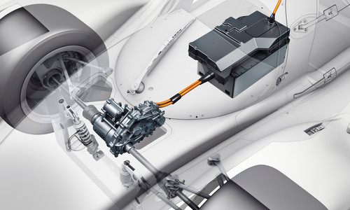 Porsche 919 Hybrid: Der Single-Elektromotor verteilt seine Kraft über ein Differenzial aan beide Vorderräder. Die Batterie sitzt mittig im Fahrzeug.