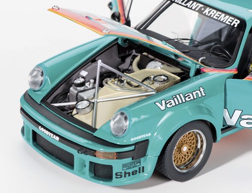 Porsche 934 RSR „Vaillant“ von Schuco (1:18).
