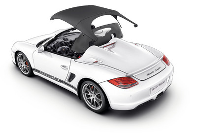 Porsche Boxter Spyder: Das hauchdünne Dach muss von Hand montiert werden. Höchstgeschwindigkeit 200 km/h.