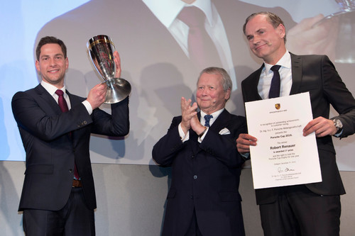Porsche Cup 2017: Gewinner Robert Renauer, Dr. Wolfgang Porsche (Vorsitzender des Aufsichtsrates, Porsche AG), Oliver Blume (Vorstandsvorsitzender, Porsche AG)-von links.