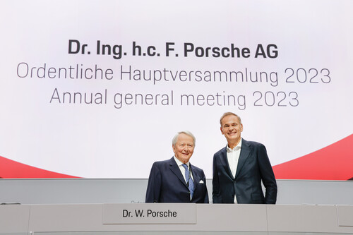 Porsche-Hauptversammlung 2023 in Stuttgart: Aufsichtsratsvorsitzender Dr. Wolfgang Porsche (links) und Vorstandsvorsitzender Oliver Blume.