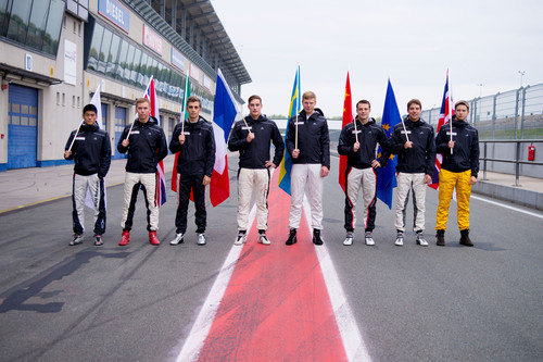 Porsche Mobil 1 Supercup (von links): Ryo Ogawa, Daniel Lloyd, Alberto Cerqui, Maxime Jousse, Johan Kristoffersson, Earl Bamber, Christofer Berckhan Ramirez, Jonas Gelzinis.