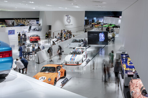 Porsche Museum: Blick in die Jubiläumsausstellung &quot;75 Jahre Porsche Sportwagen&quot;.