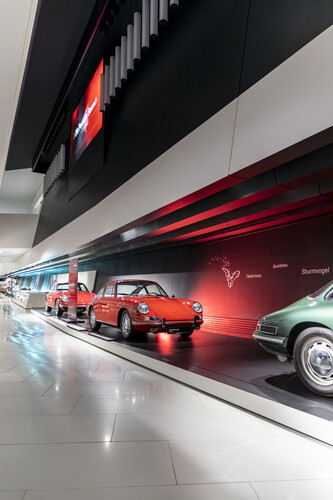 Porsche Museum: Blick in die Jubiläumsausstellung &quot;75 Jahre Porsche Sportwagen&quot;.