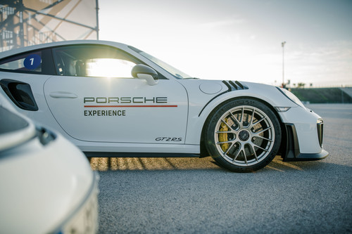 „Porsche Open Pitlane“: Auf Wunsch stehen auch Mietfahrzeuge wie der 911 GT2 RS Clubsport zur Verfügung.