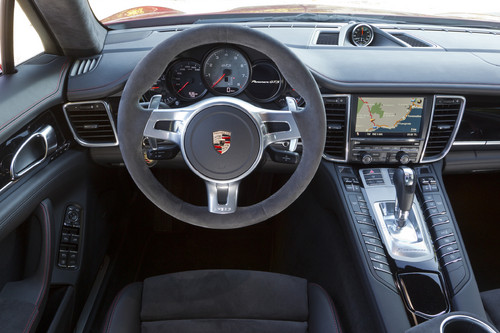 Porsche Panamera GTS.