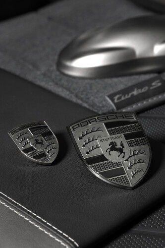 Porsche setzt bei seinen Turbo-Modellen mit dem Farbton Turbonit Akzente.