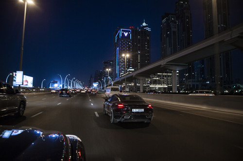Porsche Taycan auf Erprobungsfahrt in Dubai.
