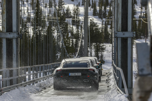 Porsche Taycan auf Erprobungsfahrt in Skandinavien.