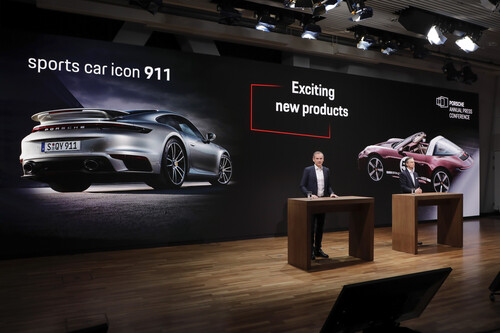 Porsche-Vorstandsvorsitzender Oliver Blume und der stellvertretende Vorstandsvorsitzender Lutz Meschke, zuständig für Finanzen und IT, präsntierten die Geschäftszahlen für 2020 in einer virtuellen Pressekonferenz.