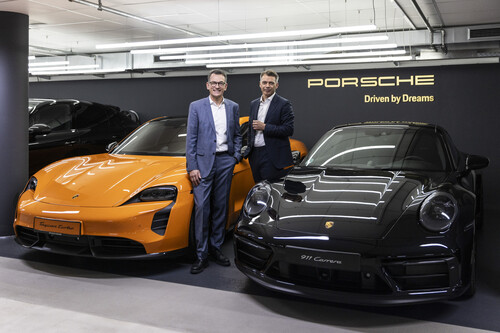 Posche und Sixt werden Partner (v.l.) Alexander Pollich, Vorsitzender der Geschäftsführung von Porsche Deutschland, und Vinzenz Pflanz, Chief Business Officer bei der Sixt SE. 