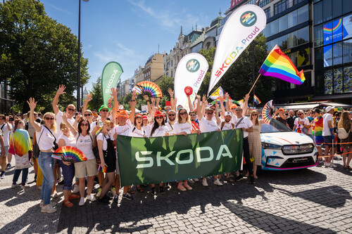 Prague Pride Festival 2023: Zu den Teilnehmern gehörten auch Mitglieder
des Firmennetzwerks Skoda Proud und weitere Beschäftigte des Unternehmens.