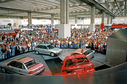 Präsentation des Opel Astra auf der IAA 1991.