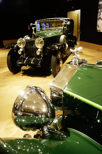 Präsentation des Rolls-Royce Phantom VIII in London mit einer Schau der Vorgängermodelle.